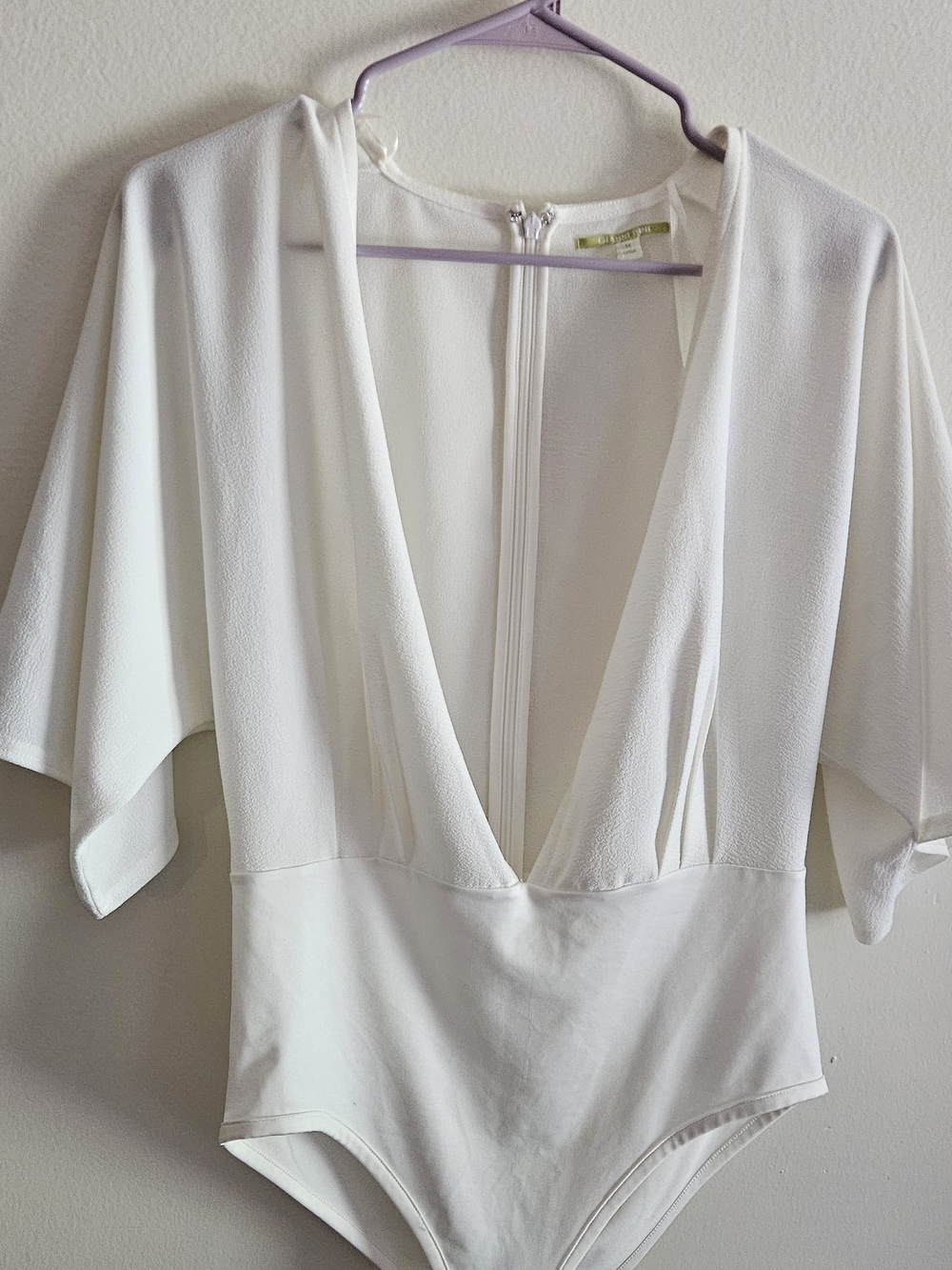 Gianni Bini White V-Neck Draped Sleeve Bodysuit. Party, Night Out, Formal